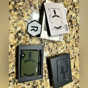 🔵 BRAND NEW Ridge MagSafe Wallet – Matte Olive – Sleek & Secure! 🔵